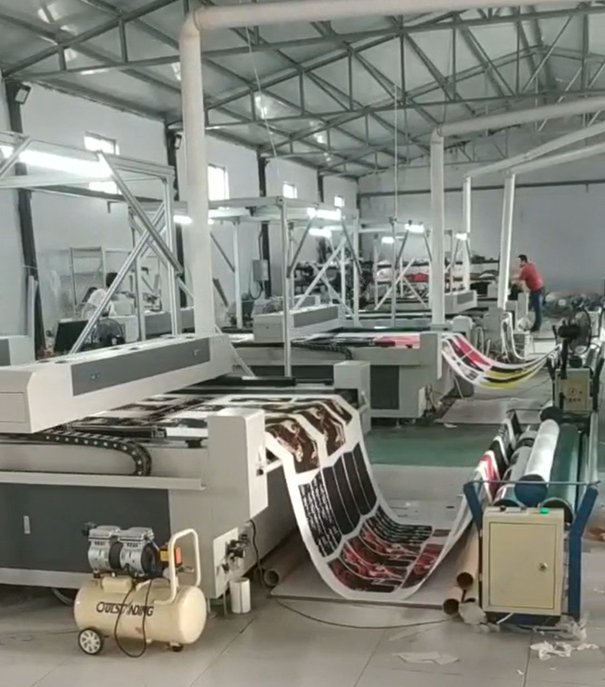 China Auto Feeding Fabric Laser Cutting Machine With Camera ...